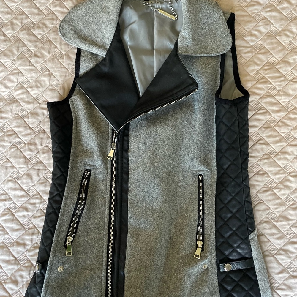 paparazzi Gray and Black Women's Vest